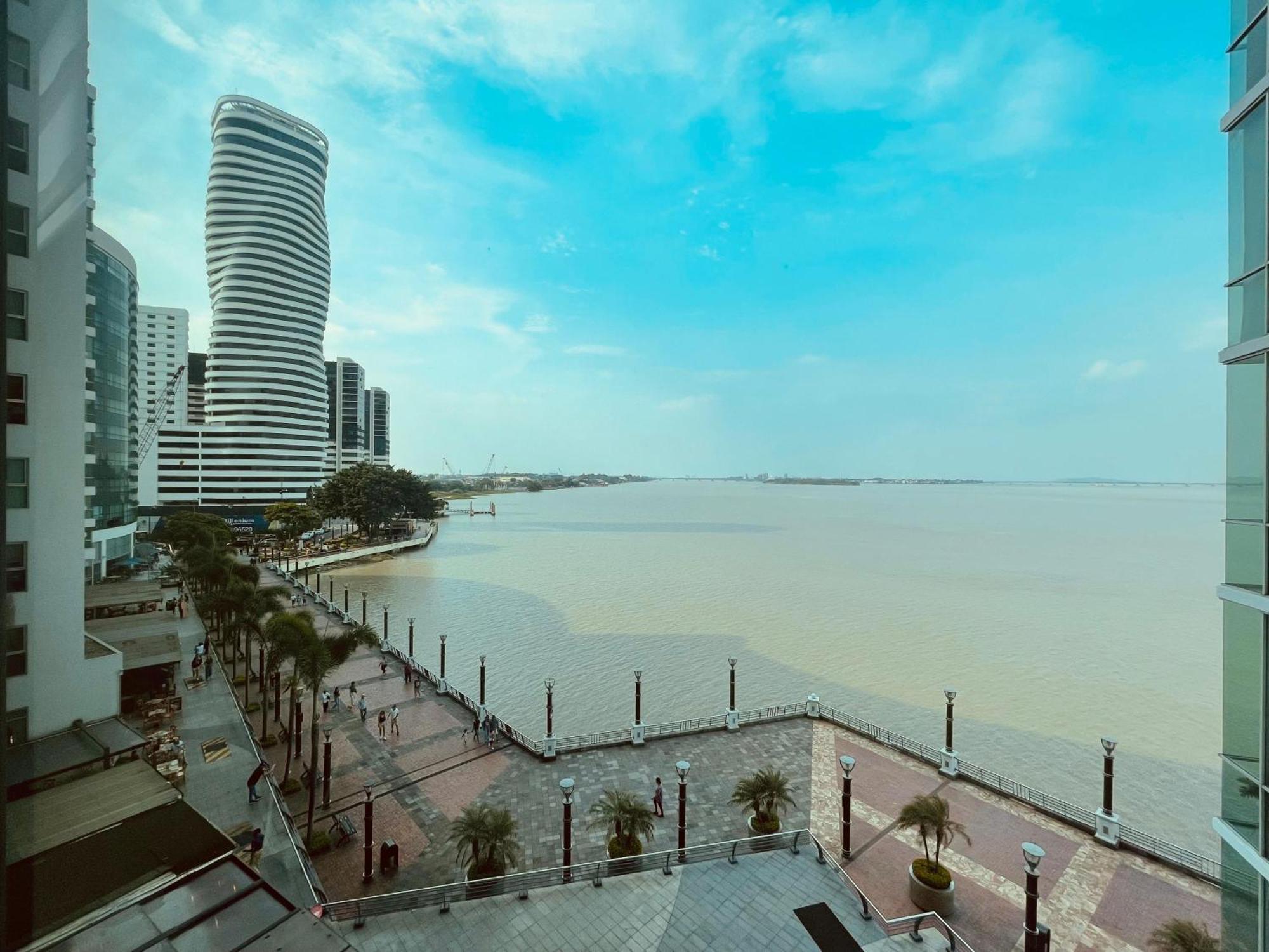 Suite Frente Al Rio En Puerto Santa Ana Riverfront Guayaquil Eksteriør bilde