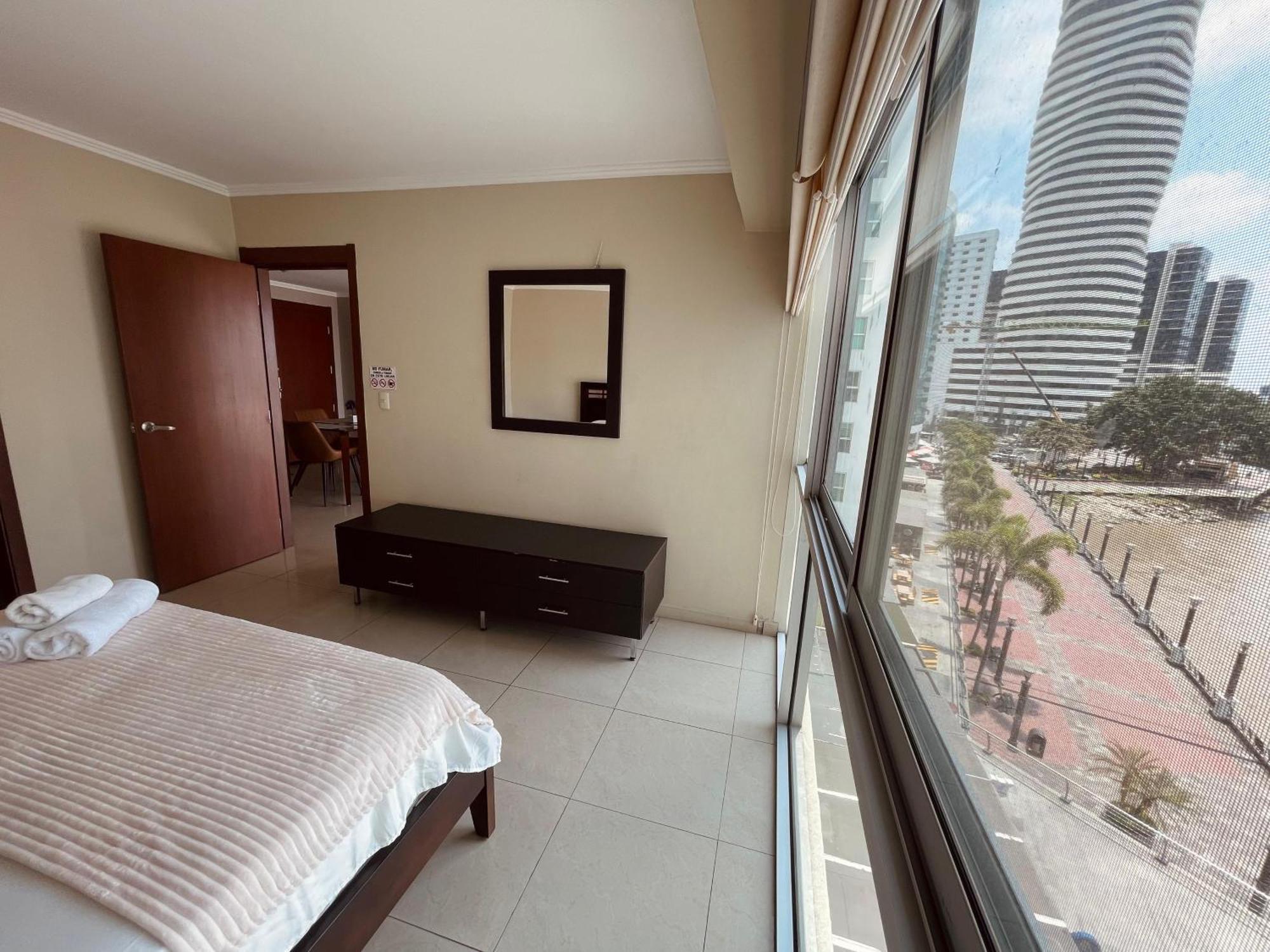 Suite Frente Al Rio En Puerto Santa Ana Riverfront Guayaquil Eksteriør bilde
