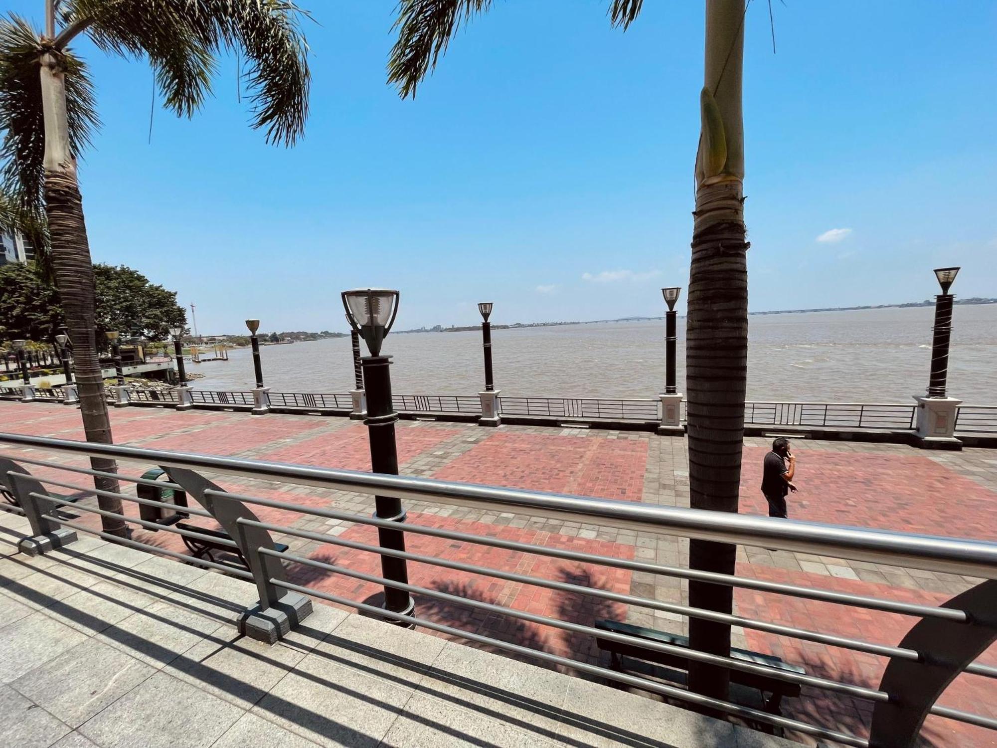 Suite Frente Al Rio En Puerto Santa Ana Riverfront Guayaquil Eksteriør bilde