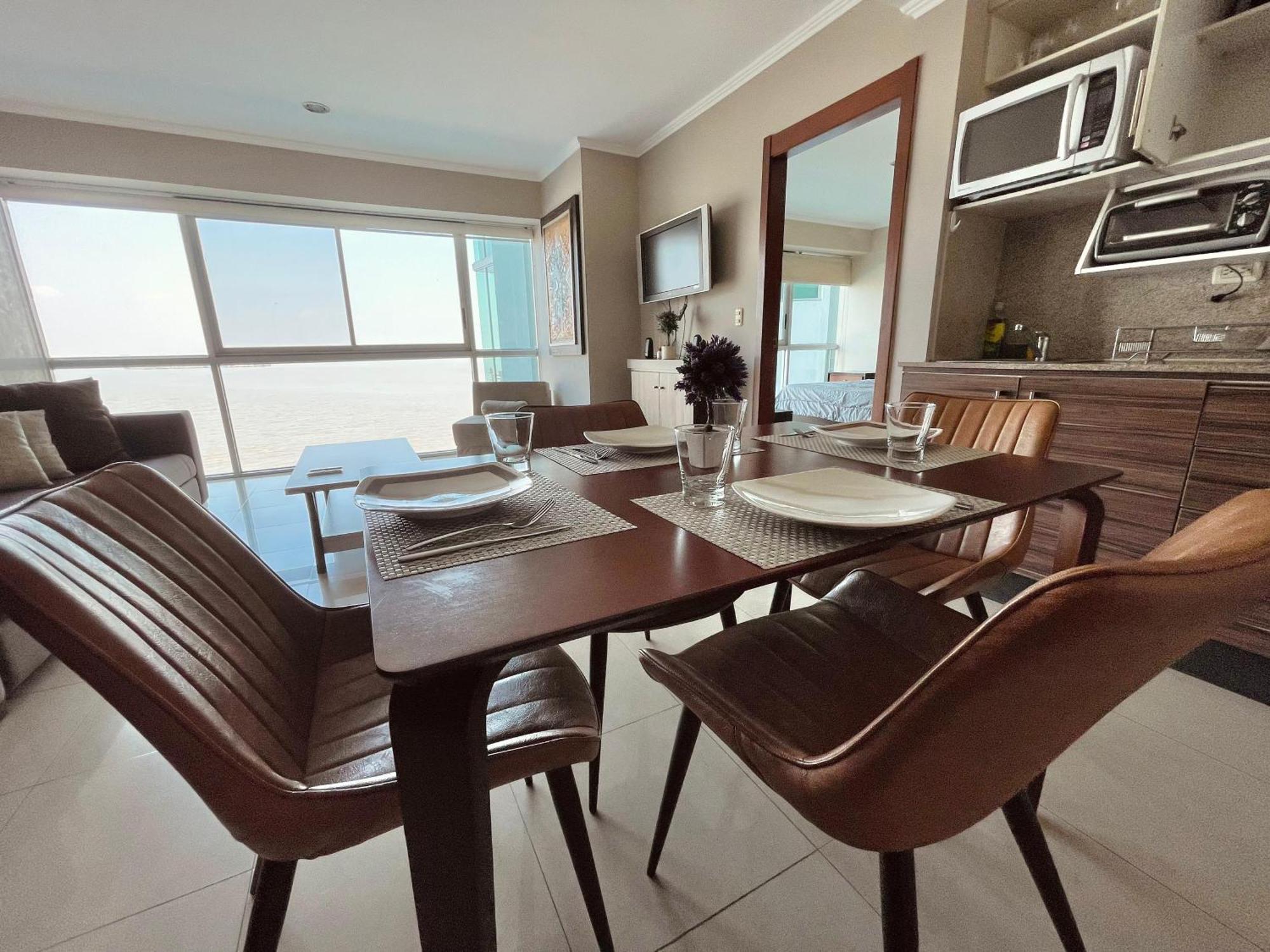 Suite Frente Al Rio En Puerto Santa Ana Riverfront Guayaquil Rom bilde