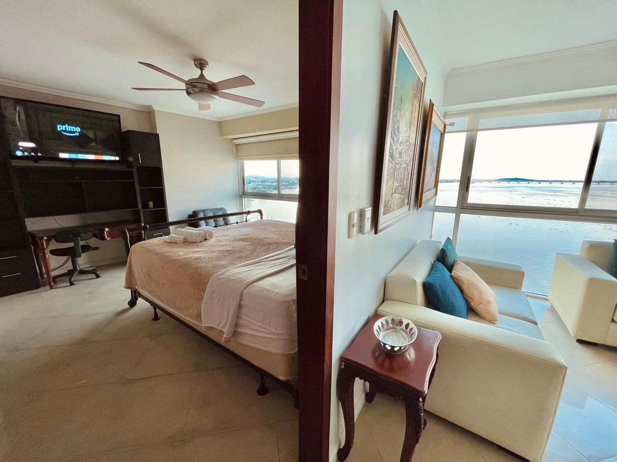 Suite Frente Al Rio En Puerto Santa Ana Riverfront Guayaquil Eksteriør bilde